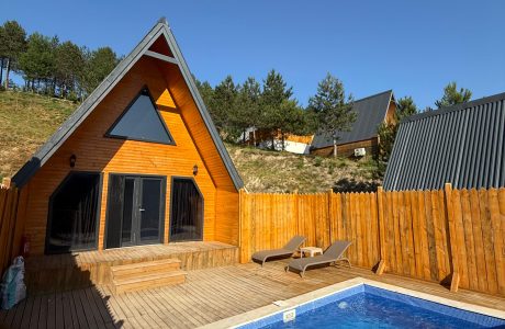 Havuzlu Şömineli Bungalov (1+1)